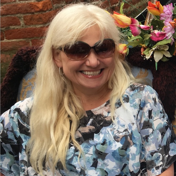 Meet your Posher, Eve - Picture 2 of 2